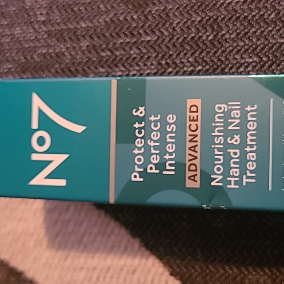 no7 Makeup No7 Protect Perfect Intense Advanced Noirishing Hand